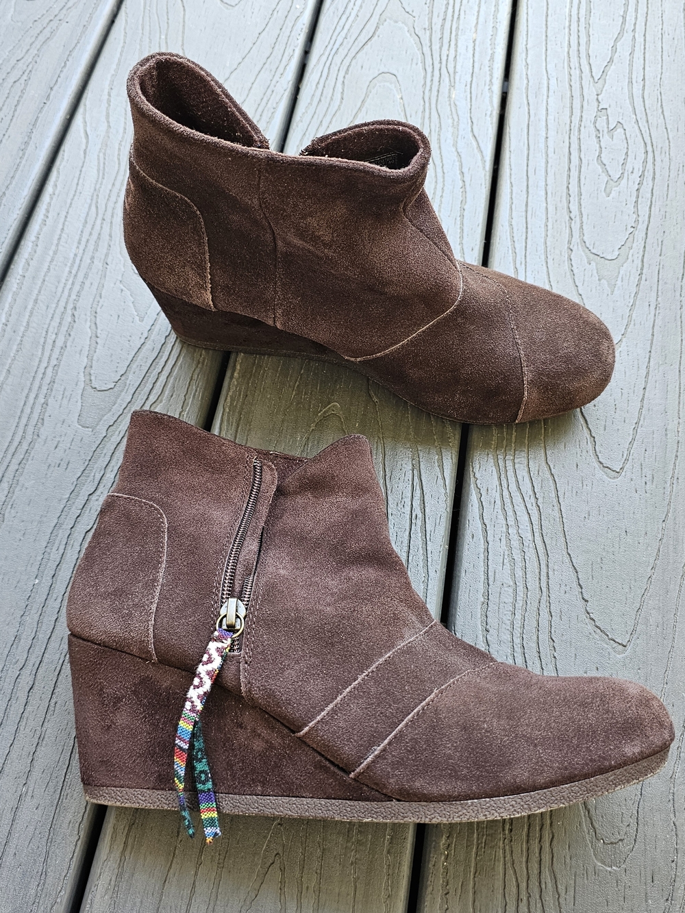 TOMS Dark Brown Suede Desert Wedge Ankle Booties Side Zip Beaded Tassel Pull